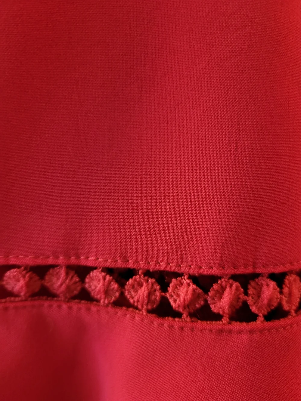 NWOT Evaless Women's Red Dhalia V-Neck 3/4 Sleeve Blouse with Trim Detail - Sz M